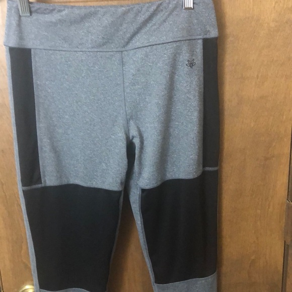 Essenza women’s medium activewear leggings - Picture 2 of 5